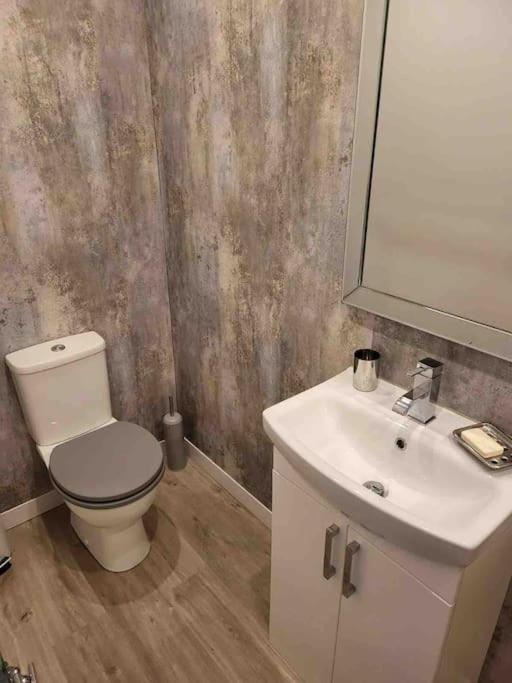 Willesden, Flat1 Lovely Spacious 1 Bedroom Flat, Heart Of