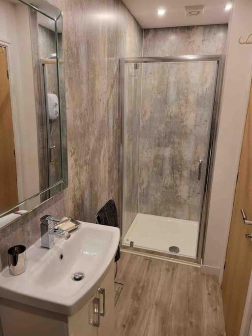Apartment Willesden, Flat1 Lovely Spacious 1 Bedroom Flat, Heart Of *